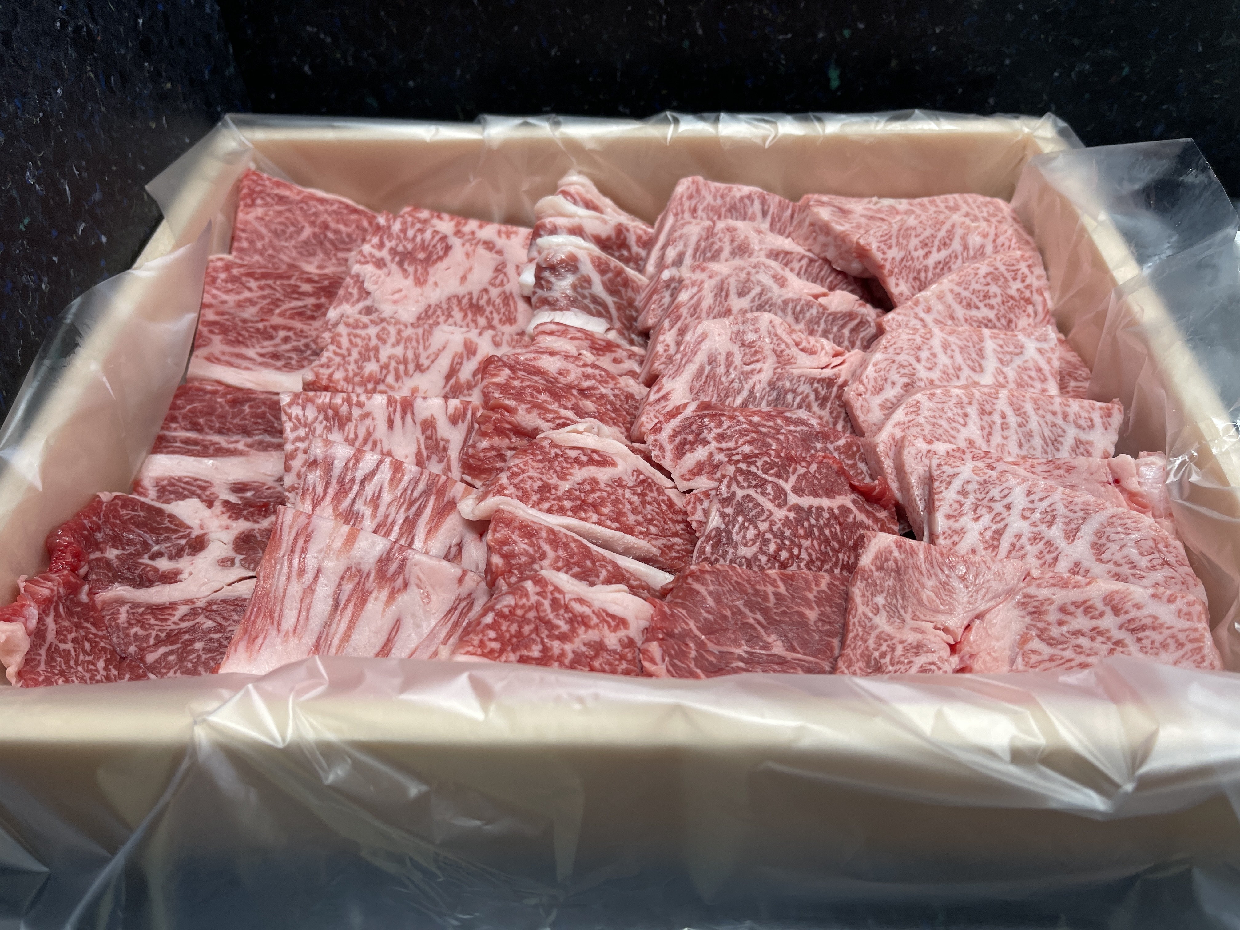 近江牛特上焼肉５００ｇ　精肉店　縁meat